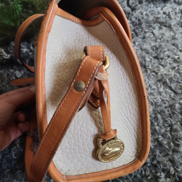 SWAPPED Dooney & Bourke White Leather Shoulder Bag + Wallet - Picture 5 of 16